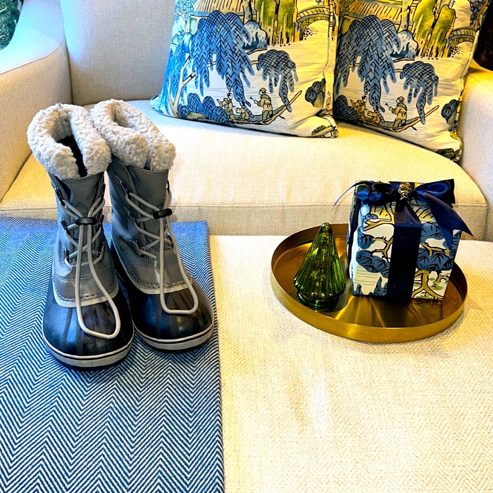 SOREL winter carnival boots